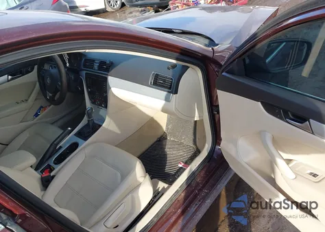 2013 Volkswagen Passat 2.5L Se z USA, uszkodzony, nr VIN 1VWBP7A36DC058170